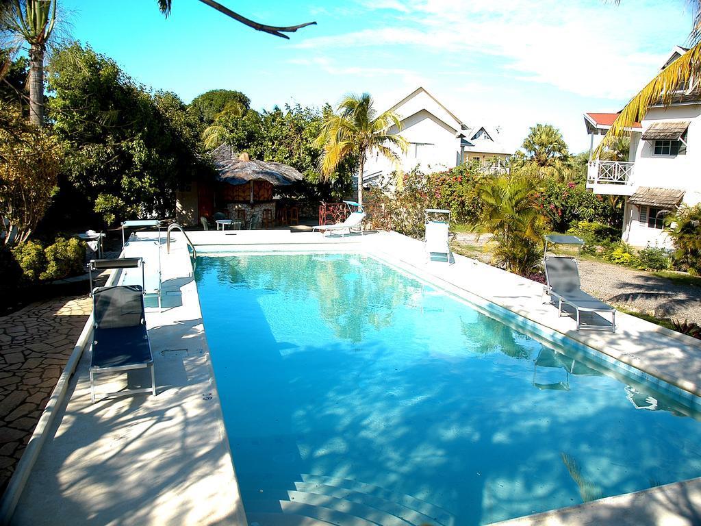 Sunflower Resort & Villas Runaway Bay Bagian luar foto